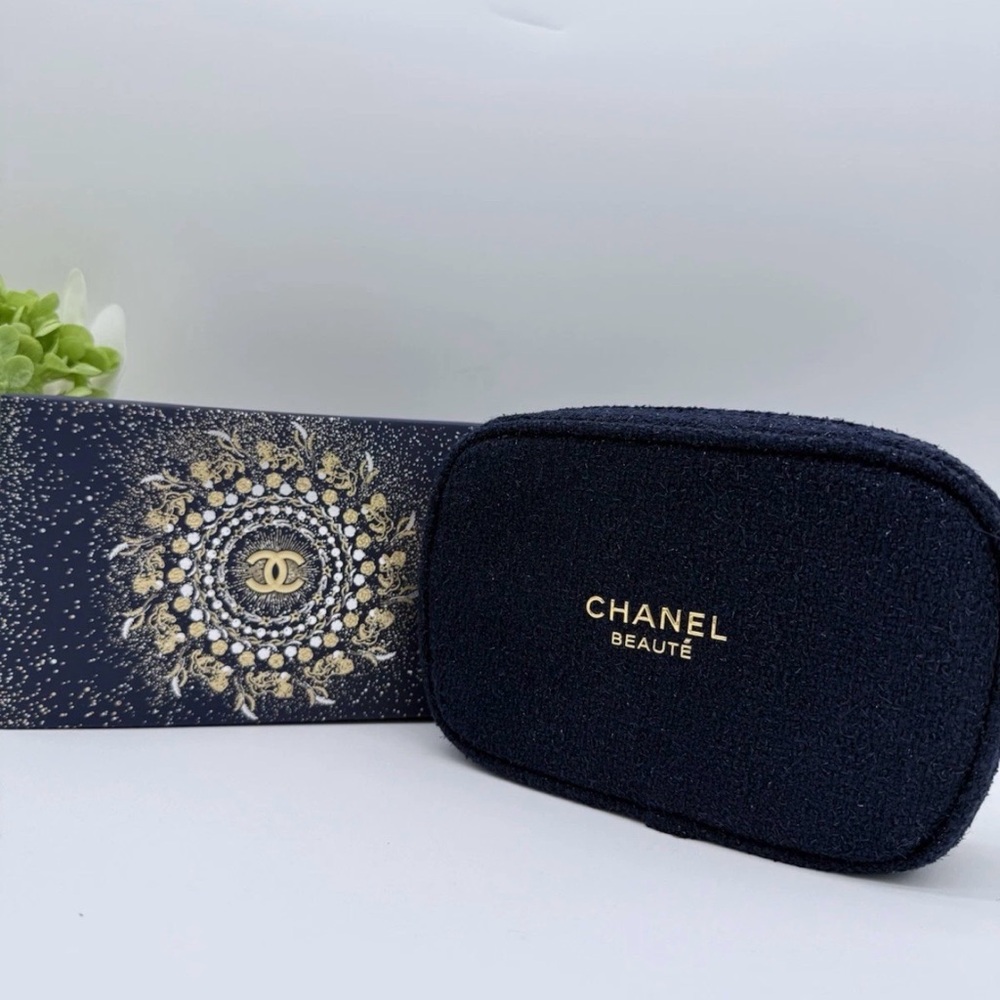 Chanel Beauty GWP Holiday Makeup Bag Pouch in Navy/Gold 8” * 5” * 2”